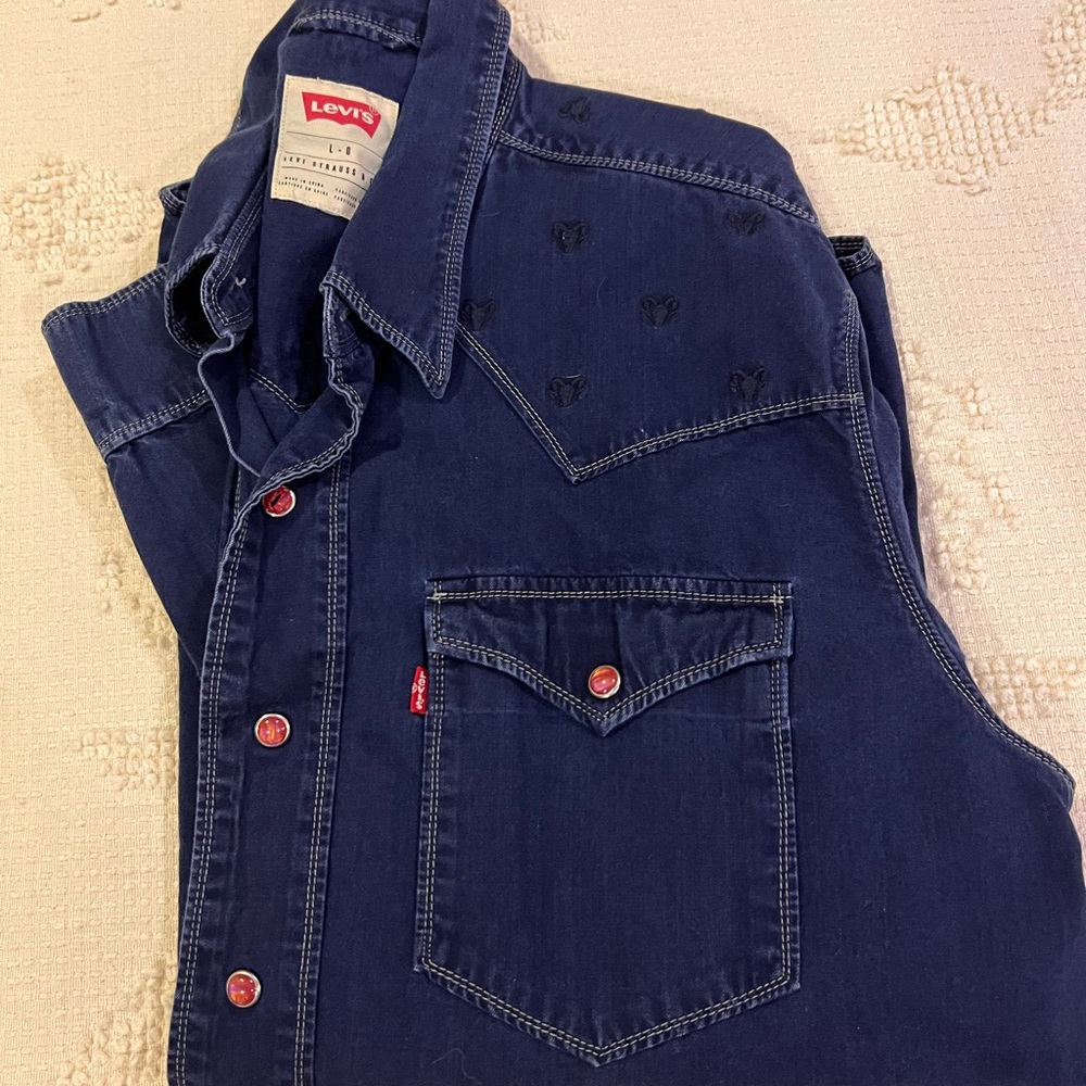Levi’s shirt